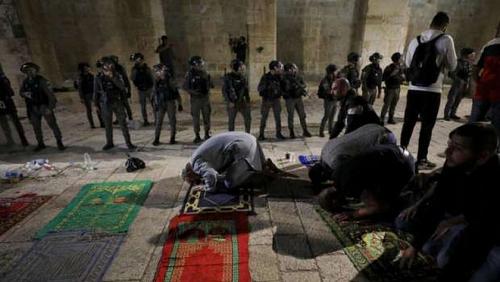 الاحتلال الاسرائيلي يمنع دخول الشباب الفلسطيني الى الاقصى المبارك