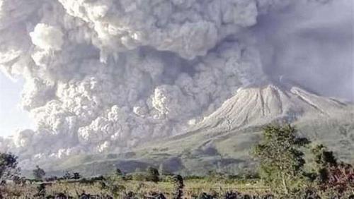 Semero volcano causes dozens and displacement of hundreds in Indonesia