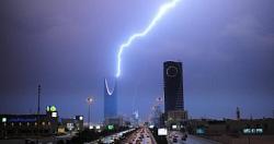 طقس الخليج عاصفة رعدية في السعودية ، وغائم في الإمارات