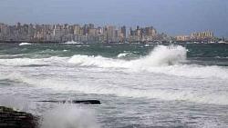 الارصاد هدوء امواج البحر المتوسط بعد اضطرابها الايام الماضيه فيديو
