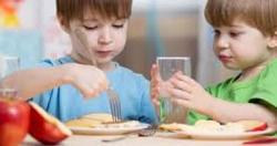تعرف ما هو اهم الاطعمه الصحيه لطفلك ابرزها اللبن والخضروات