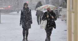 اليابان تحذر مواطنيها من تساقط الثلوج بغزارة في شرق البلاد