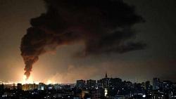 صواريخ الاحتلال الاسرائيلي تستهدف مواقع في قطاع غزه