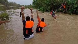 فيضانات وانهيارات أرضية في الفلبين ، أجلت السلطات 1600 شخص