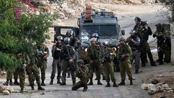   الاحتلال الاسرائيلي يعتقل 17 فلسطينيا من الضفه الغربيه