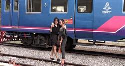تحول عربه قطار لكافيه يستقطب هواه صور السيلفى بكمبوديا
