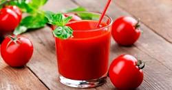 ماذا يحدث لجسمك عند اخذ عصير الطماطم يوميا؟