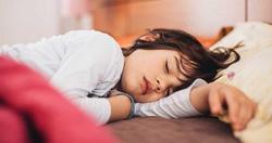 يساعد النوم وممارسة الرياضة الأطفال في التغلب على السمنة