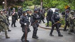 طالبوا بإلغاء الشرطة اعتقال سبعة متظاهرين في أوكلاند بالولايات المتحدة