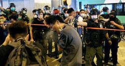 هونج كونج تعتقل 9 اشخاص للاشتباه في تخطيطهم لتفجير مرافق عامه