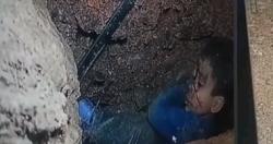 تتواصل محاولات إنقاذ الطفل رايان من بئر يبلغ عمقه 60 متراً فيديو