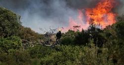 تضغط إسرائيل على رجال الإطفاء لإطفاء العديد من الحرائق الكبرى في كل مكان