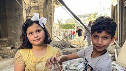 نانا ومحمود قصة طفلين ينقذان الأسماك والطيور من قصف غزة خوفنا منهم