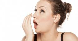 التهاب اللثه وسوء الهضم من اسباب رائحه الفم الكريهه نصائح للتخلص منها