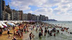 خلال المهرجان ، تستقبل الإسكندرية ملايين السياح كل يوم الناس المحافظون سعداء