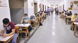 10 محرمات لا يجب على طلاب الجامعات الالتزام بها عند إجراء الامتحانات