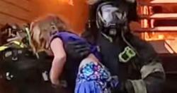 رجل اطفاء امريكى ينقذ طفله من شقه محترقه بطريقه بطوليه فيديو
