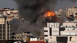 عاجل استشهاد شخص واصابه 3 في قصف اسرائيلي عنيف شمال غزه