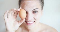 البيض وڤيتامينه يطيل شعر المراه و يجعله اكثر لمعانا