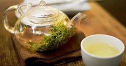 هل يحتوي الشاي الأخضر على مادة الكافيين ومتى يجب تجنبها