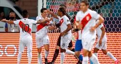 في النصف الأول الرائع من كأس أمريكا ، هزمت بيرو باراجواي 21 فيديو