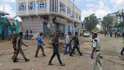 قُتل ما لا يقل عن 15 شخصًا في هجوم انتحاري في معسكر مقديشو العسكري في الصومال