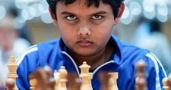 طفل امريكى عمره 12 عاما يصبح اصغر استاذ شطرنج فى العالم فيديو