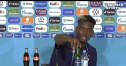 كأس أوروبا 2021 في المؤتمر الصحفي ، أخذ بوجبا منه زجاجة نبيذ مقاطع الفيديو والصور