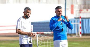 Maran Zamalek Cartyron divides the players into two groups in preparation for Ismaili