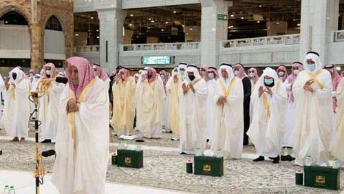 90 guidance and guidance programs in the Holy Mosque to serve the pilgrims of God