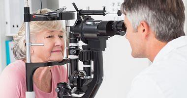 5 tips for seniors to maintain eye health reduced using your mobile phone