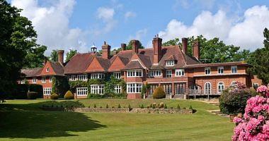 It has 13 bedrooms offer an Adele house for sale at £ 575 million