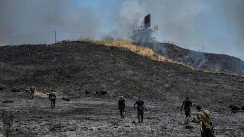 The fires are extended near the Israeli army camps and desperate attempts to extinguish them