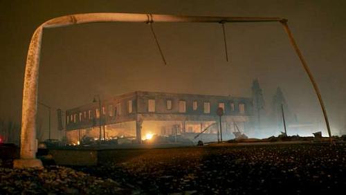 A huge fire destroys a historic town of California lighting poles melted pictures