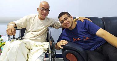 Smile on Sherif Desouki during his son Adam for him in the hospital