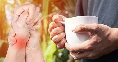 How does Green tea help mitigate arthritis symptoms