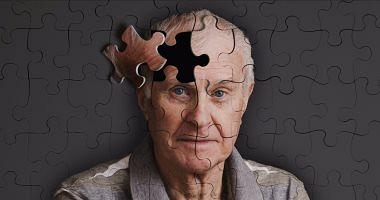 7 Warning signs of Alzheimers disease including communication difficulties and frequency