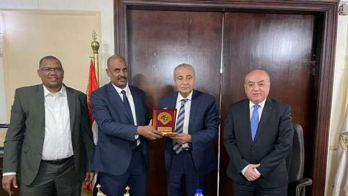 The Minister of Supply is discussed with a Sudanese delegation to strengthen economic integration between the two countries
