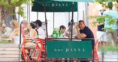 Alex Rodriguez Khatib Jennifer Lopez is the only one in the streets of New York