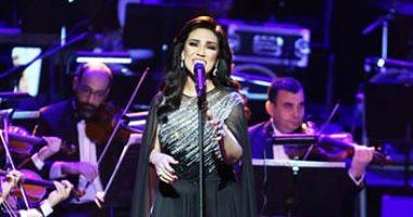 Mei Farouk sings for a survival at the Valentines Day at the Egyptian Opera House