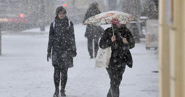 Japan launches warnings for its citizens from the heavy snowfall east of the country