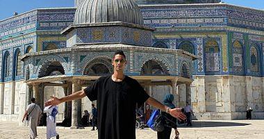 Badr Pink supports the Palestinian issue in front of the Dome of the Rock
