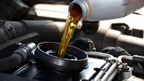 Maintenance on the types of engine oil and the importance of change periodically