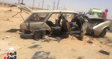 A person killed and 3 injured in a collision between two cars on the East Sahrawi in Sohag