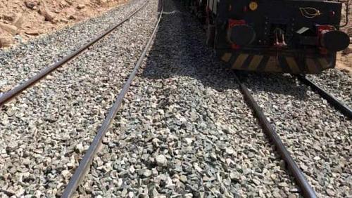 URGENT Train trains two cars as workers in Helwan video