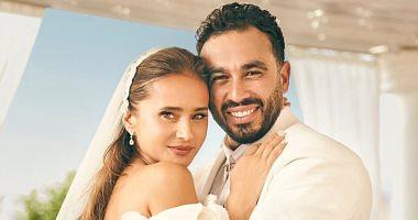 Nelly Karim and Hasham Ashour on a plane after the end of the honeymoon