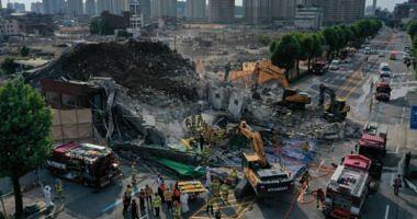 9 people killed in the collapse of a 5storey building on South Koreas bus