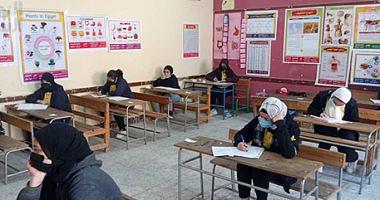 Students of the preparatory certificate in Cairo today perform Aljabar and Statistics exam