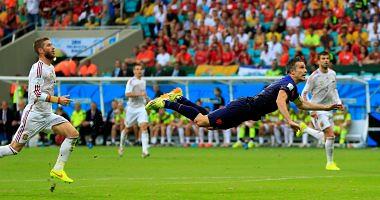 Gul Morning Van Persie hits Spain with a legendary goal in the 2014 World Cup