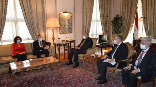 Foreign Minister discusses with UNRWA Commissioner to support and support Palestinian refugees